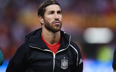 百博体育焦点-什琴斯尼失误后遭极端球迷威胁