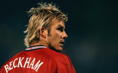 百博体育独家-内马尔被换下时全场欢呼