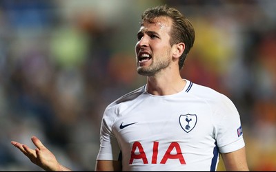 百博体育精华-卡尔登泰与球迷互动暖心